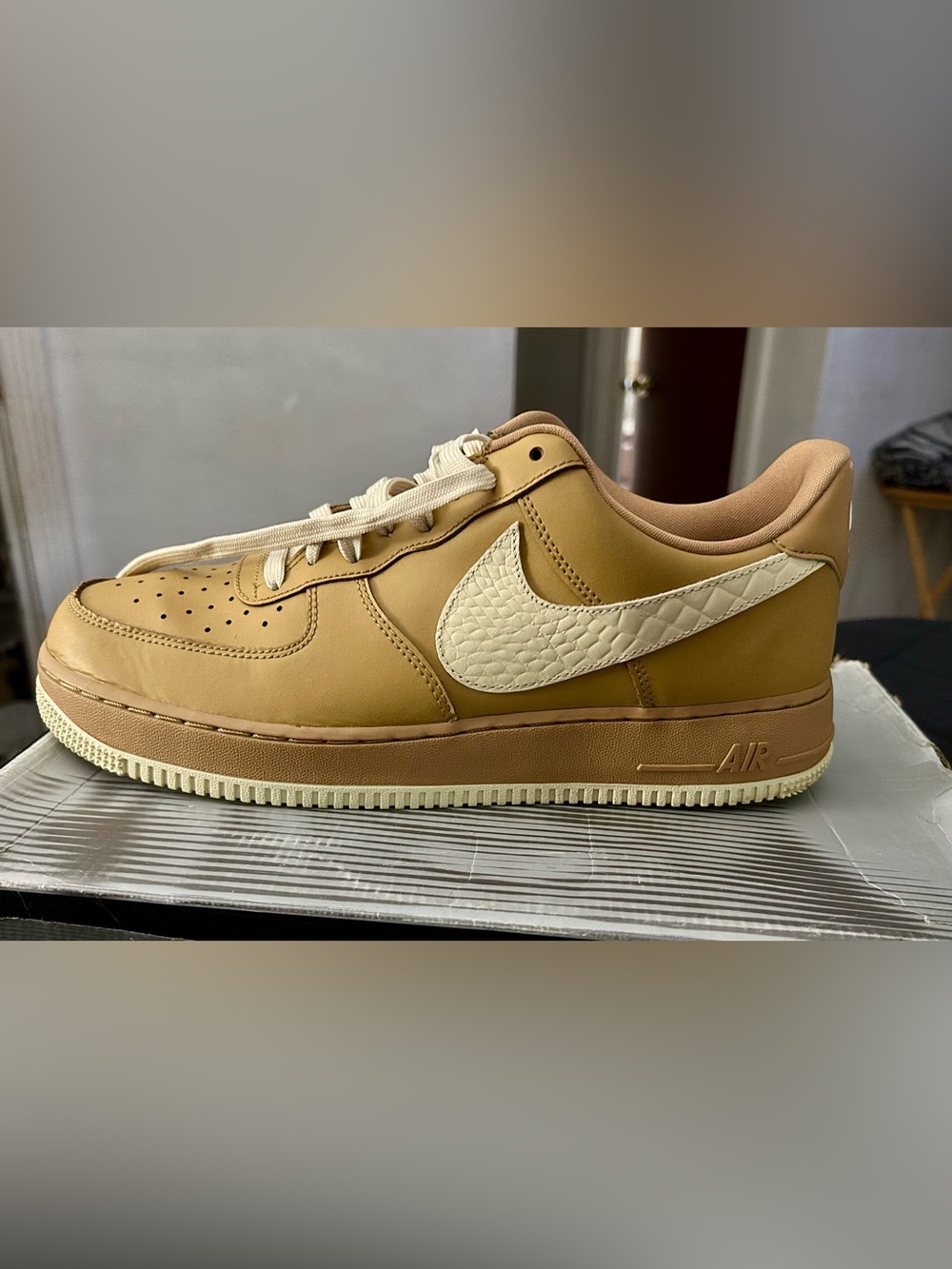 Nike Men AF1 Tan and Cream Leather Low-Top Sneakers